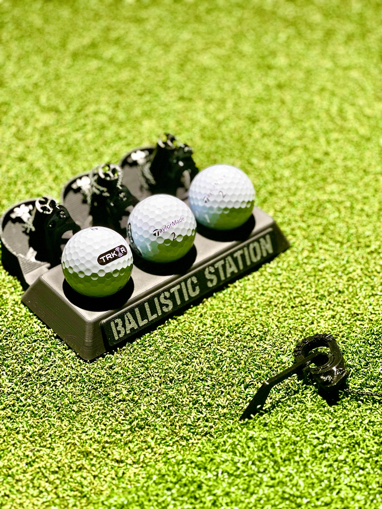 Limited Ballistic Station – Golf Ball & Tee Holder for Golf-Simulators